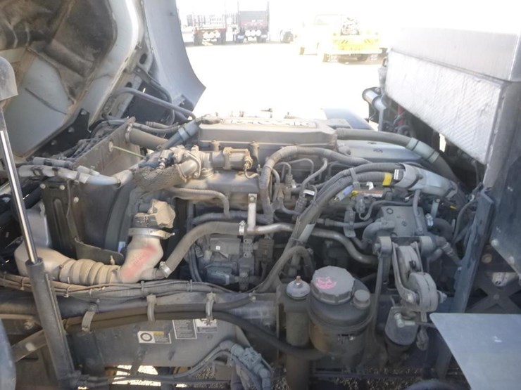 2016-peterbilt-220-image-23