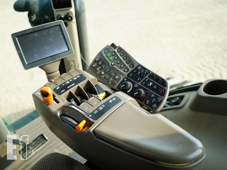 2013-john-deere-8360rt-image-38