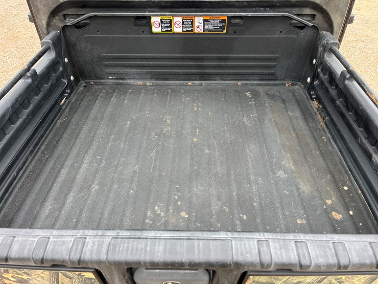 2019-john-deere-gator-image-13