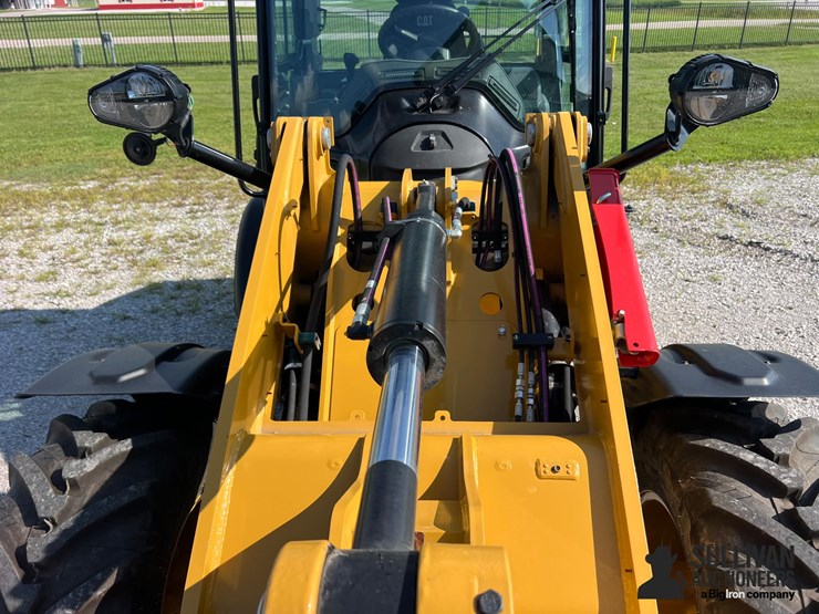 2023-caterpillar-908-image-10