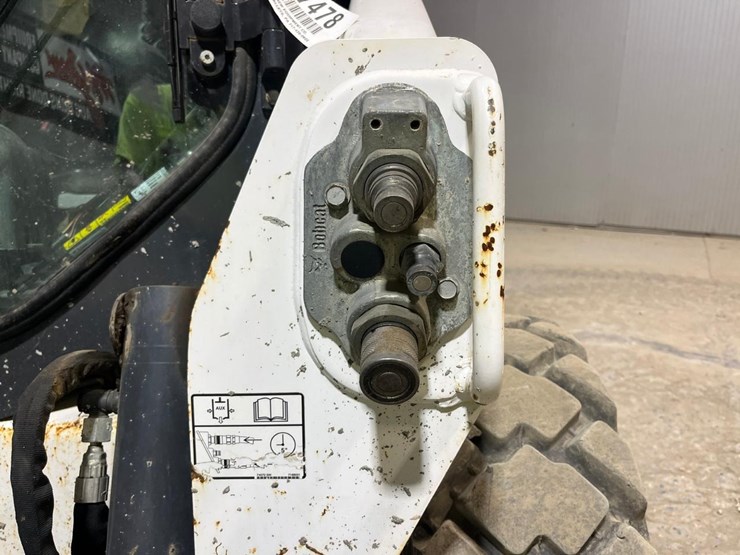 2019-bobcat-s570-image-11