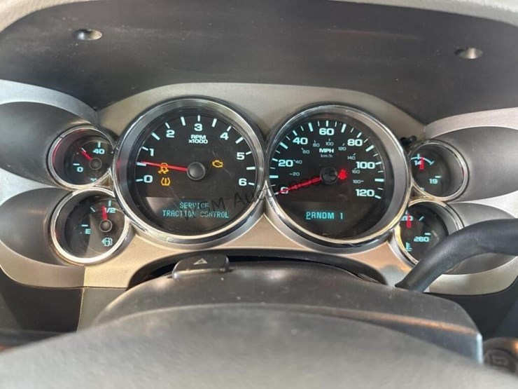2014-chevrolet-silverado-2500hd-image-17