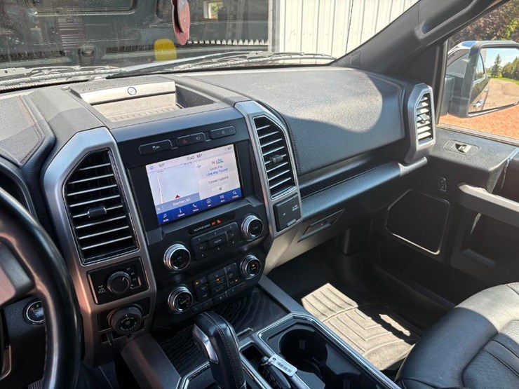 2020-ford-f150-platinum-image-3