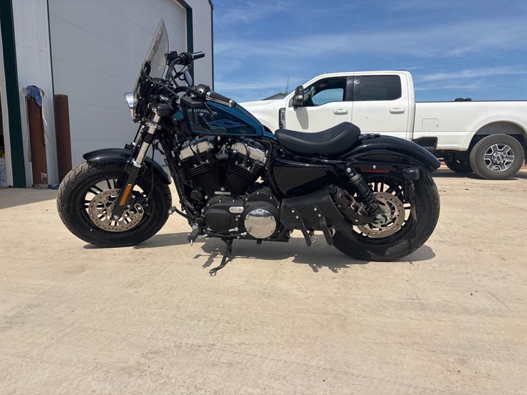 2017-harley-davidson-x11200-motorcycle-image-6