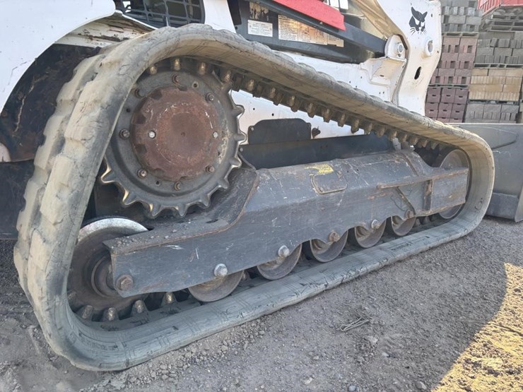 2019-bobcat-t740-image-16