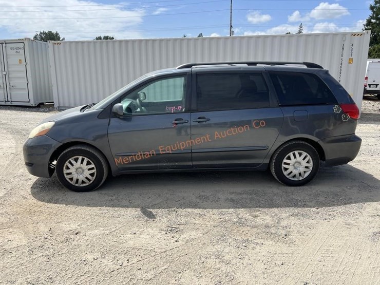 2006-toyota-sienna-image-2