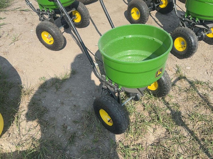new-john-deere-#60-push-spreader-image-1