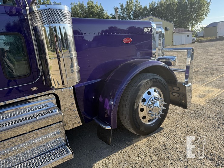 2021-peterbilt-389-image-39