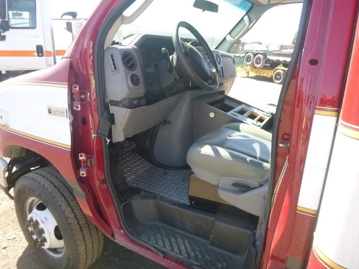 2012-ford-e350-image-10