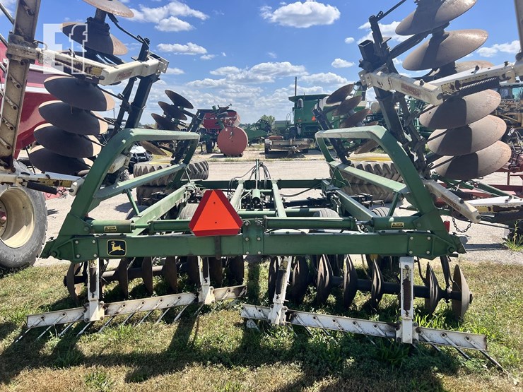 john-deere-230-image-15