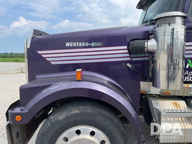 1996-western-star-model-496f-liquid-nurse-truck-(jn2748,-unit-40582)-image-20
