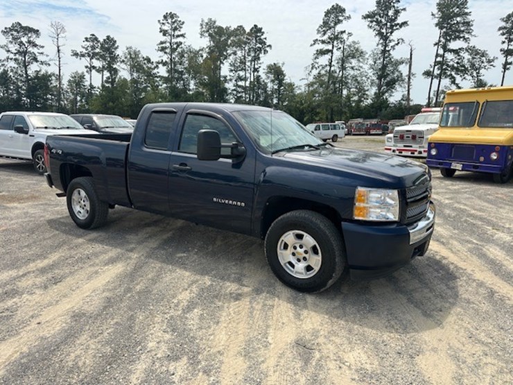 2010-chevrolet-silverado-image-2
