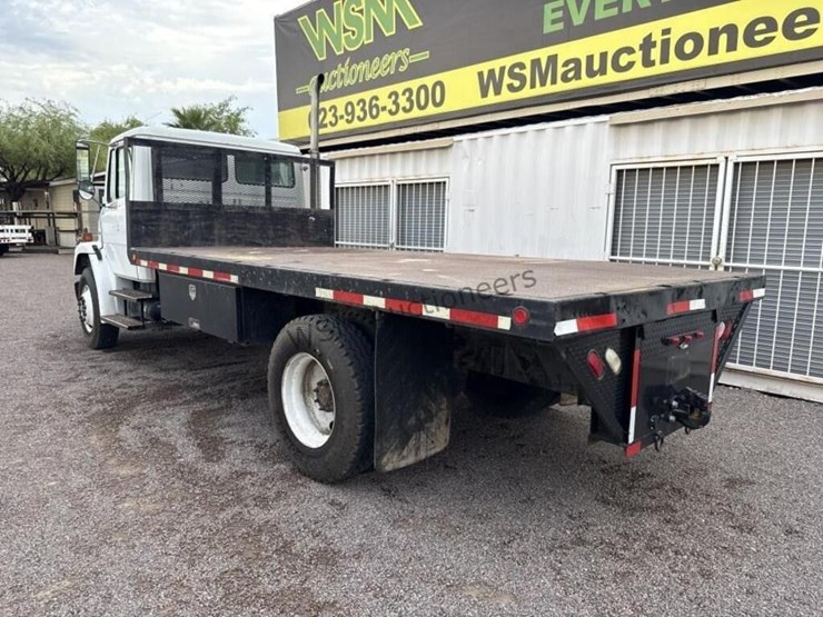 2003-freightliner-fl70-image-9