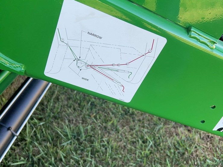 2020-john-deere-560m-image-20