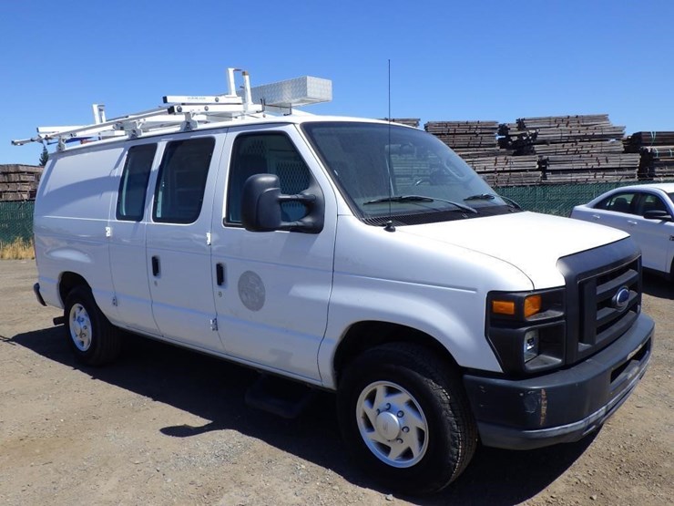 2011-ford-cargo-image-2