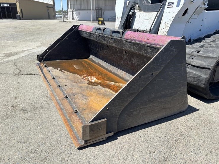 2017-bobcat-t740-image-9