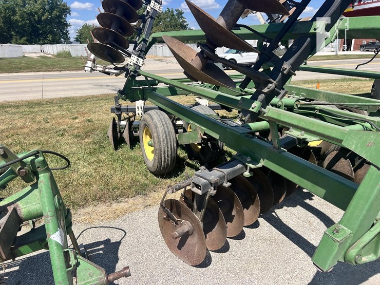 john-deere-230-image-9