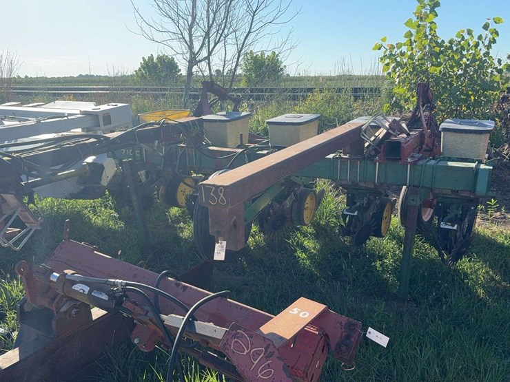 john-deere-7100-image-1