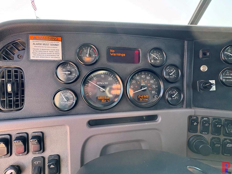 2013-peterbilt-367-image-5