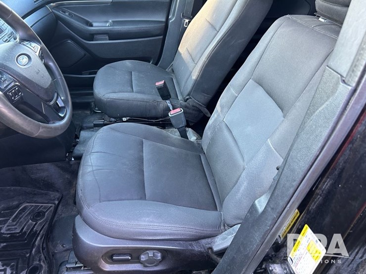 2018-ford-explorer-image-23
