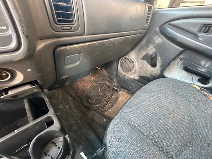 2005-gmc-2500-image-32