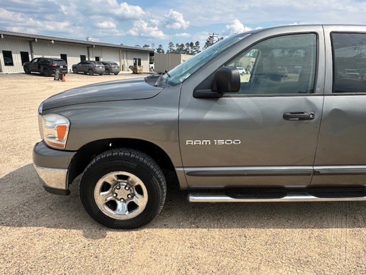 2006-dodge-ram-1500-image-13