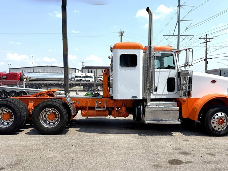 2013-peterbilt-367-image-3
