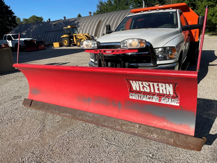 2018-dodge-ram-3500-image-9