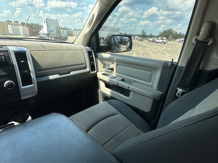 2011-dodge-ram-1500-image-32