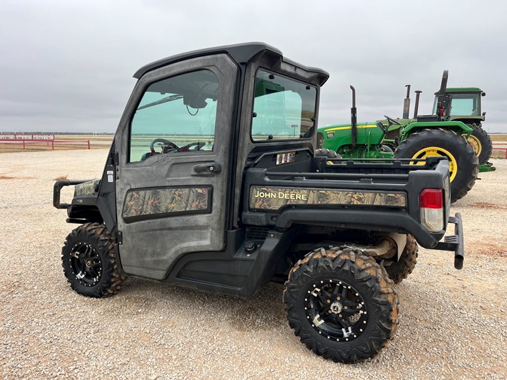 2019-john-deere-gator-image-12