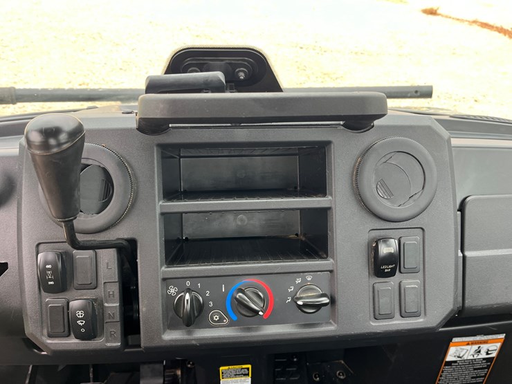 2019-john-deere-gator-image-7