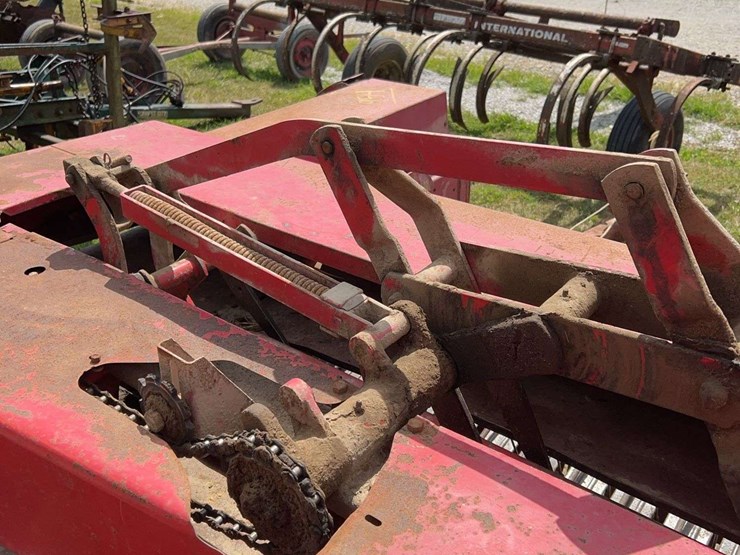 massey-ferguson-12-image-9