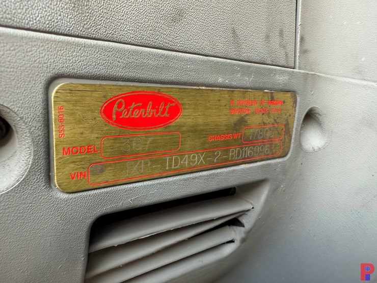 2013-peterbilt-367-image-18