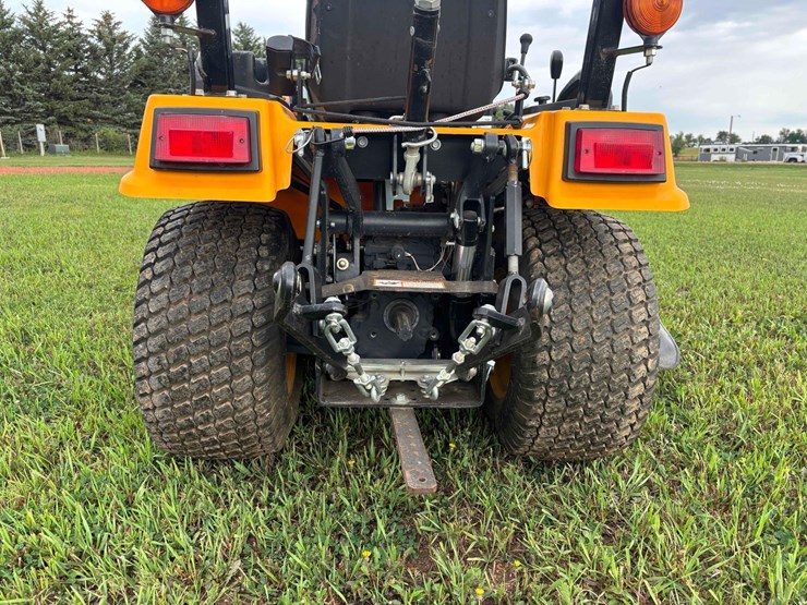 cub-cadet-yard-tractor-image-10