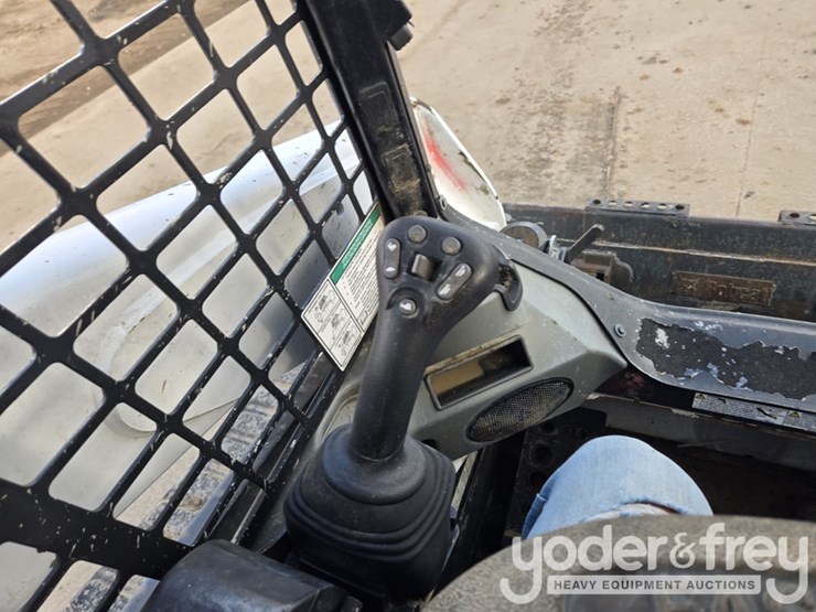 2022-bobcat-t770-image-39