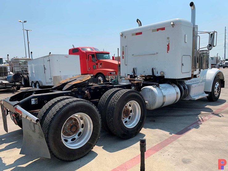 2013-peterbilt-367-image-3