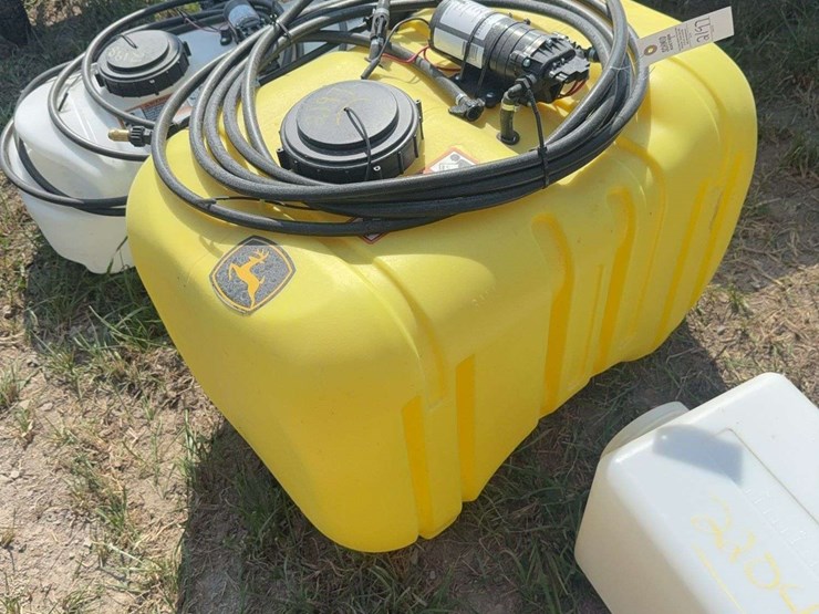 new-john-deere-45-gallon-sprayer-image-1