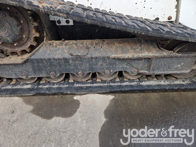 2022-bobcat-t770-image-21
