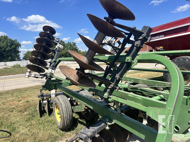 john-deere-230-image-10