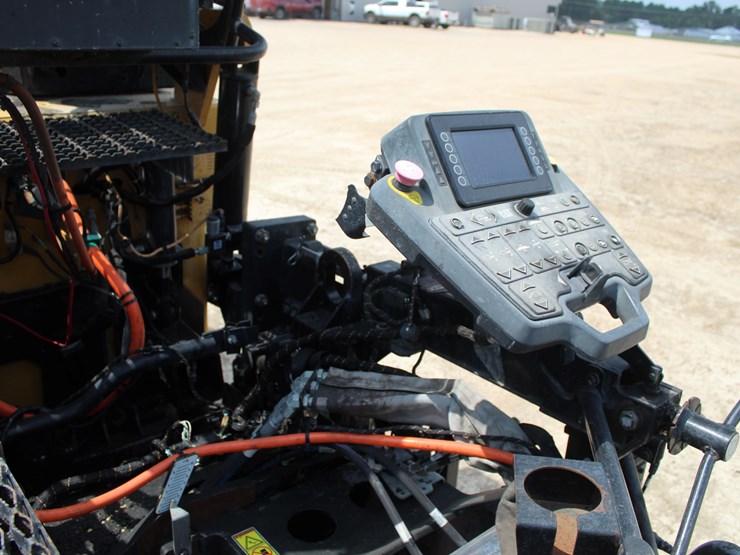 2017-caterpillar-ap-1055f-image-30
