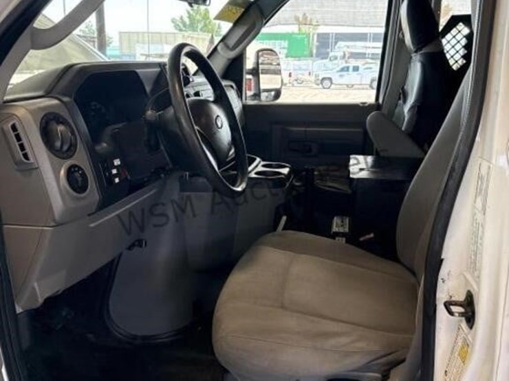 2012-ford-cargo-image-23