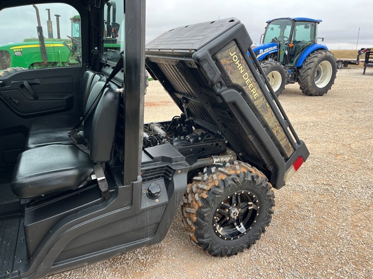 2019-john-deere-gator-image-4
