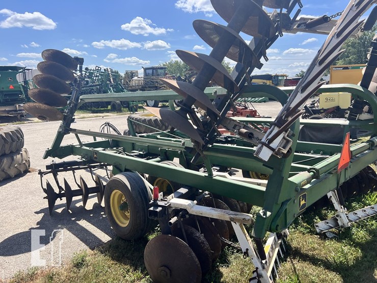 john-deere-230-image-12