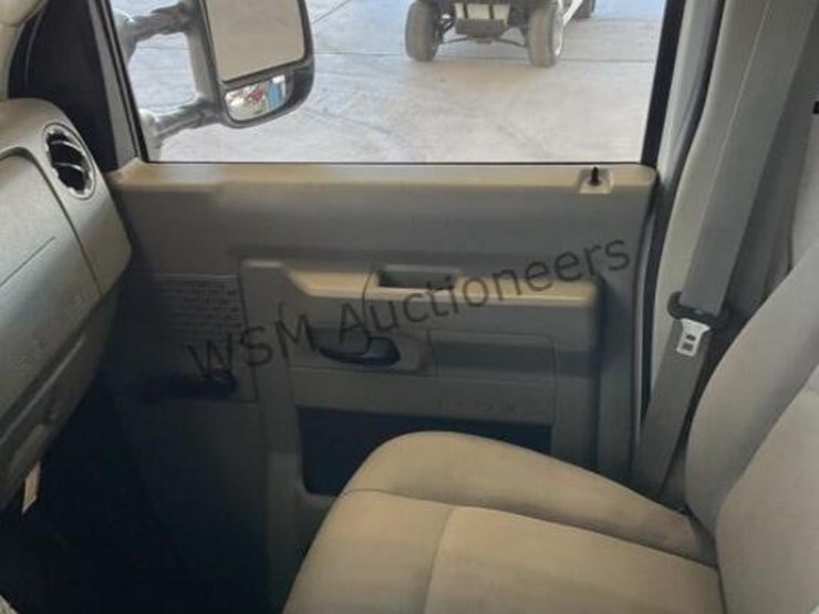 2012-ford-cargo-image-20