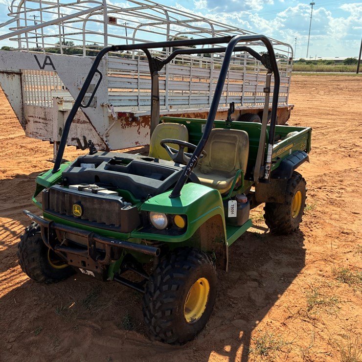 JOHN DEERE GATOR