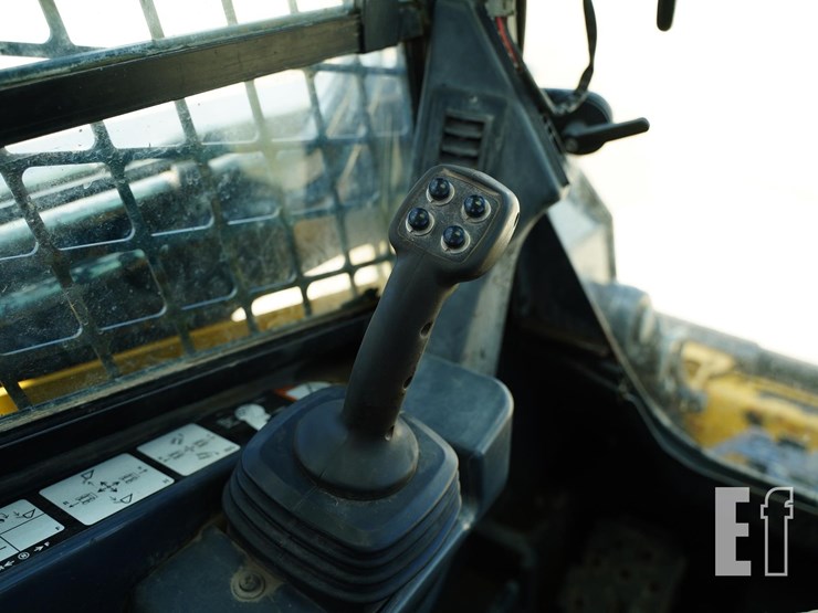 2015-deere-333e-image-31