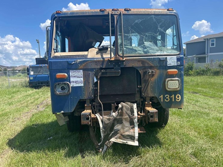 2020-peterbilt-520-image-14