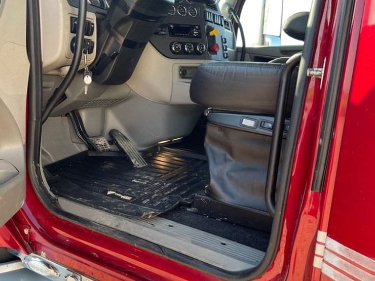 2018-peterbilt-truck-(dr12147)-image-8