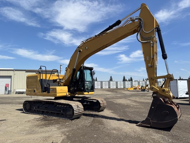 2020-caterpillar-320-image-2