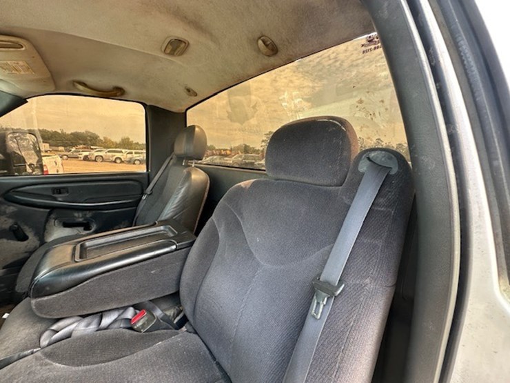 2005-gmc-2500-image-27